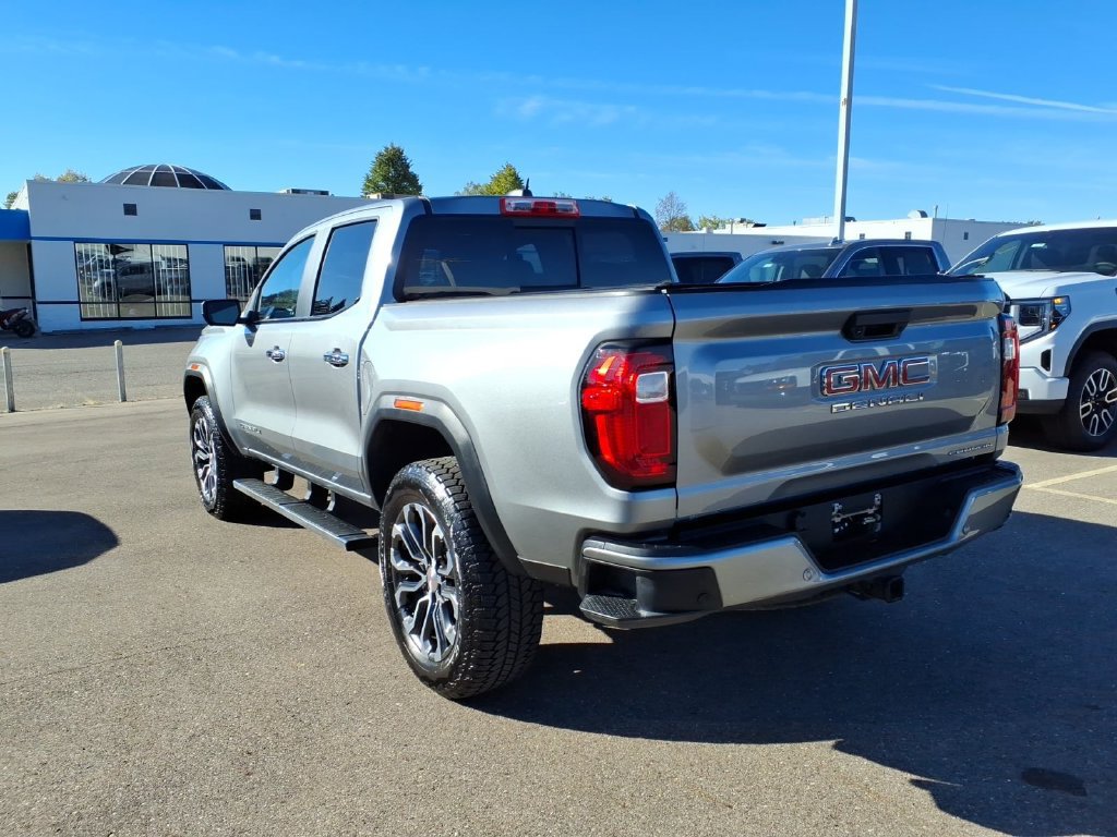 Used 2024 GMC Canyon Denali AWD/4WD image 7