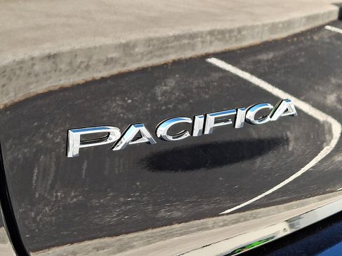 New 2026 Chrysler Pacifica Select image 16