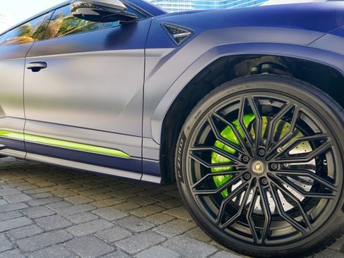 Used 2025 Lamborghini Urus SE image 36