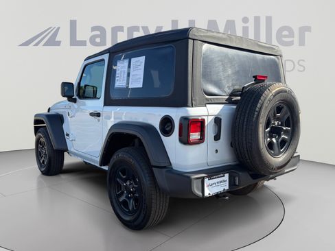 Used 2022 Jeep Wrangler Sport AWD/4WD image 4