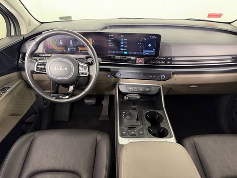 Used 2025 Kia Carnival FWD image 13