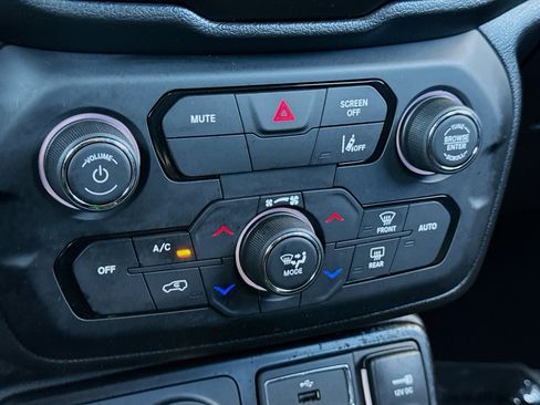 Used 2023 Jeep Renegade Limited AWD/4WD image 11