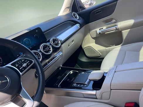 Used 2022 Mercedes-Benz GLB 250 image 12