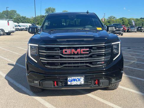 Used 2025 GMC Sierra 1500 AT4 w/ Technology Package AWD/4WD image 9