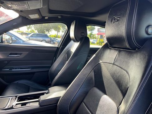 Used 2016 Jaguar XF S image 40
