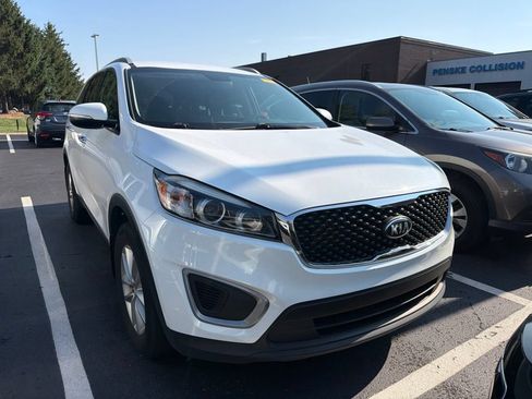 Used 2016 Kia Sorento AWD w/ LX Convenience Package image 4