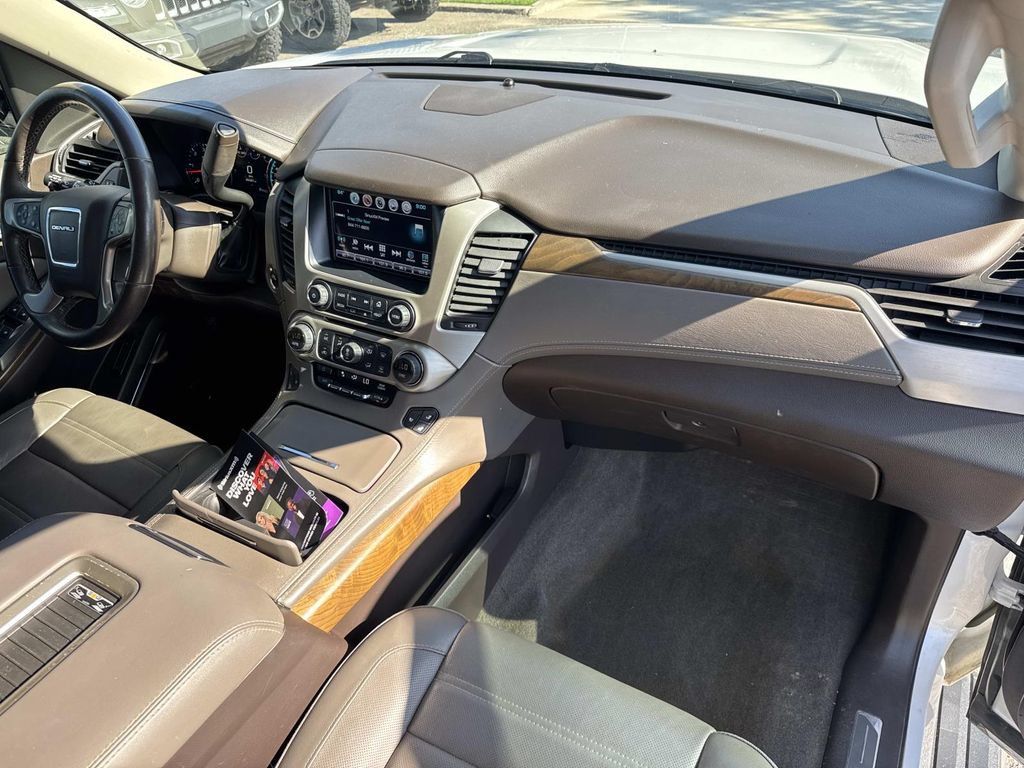 Used 2019 GMC Yukon XL Denali w/ Denali Ultimate Package RWD image 15