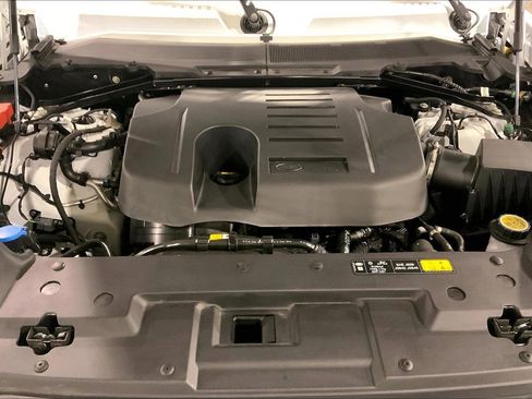 Used 2025 Land Rover Defender 130 X-Dynamic SE image 29