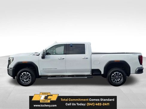 Used 2025 GMC Sierra 2500 SLT AWD/4WD image 2