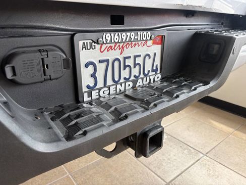 Used 2018 Toyota Tacoma TRD Off-Road w/ Technology Package image 10