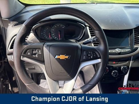 Used 2019 Chevrolet Trax LT w/ LT Convenience Package AWD/4WD image 17