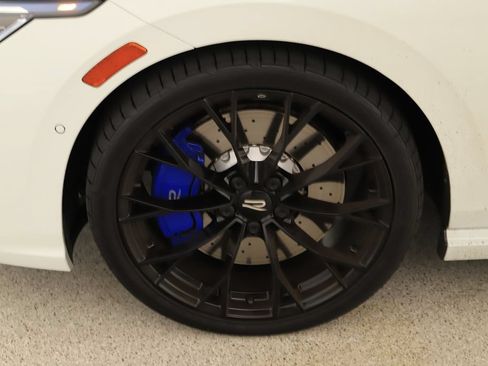 Used 2024 Volkswagen Golf R AWD/4WD image 37