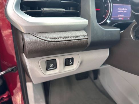 Used 2021 GMC Acadia SLE w/ Driver Convenience Package FWD image 10
