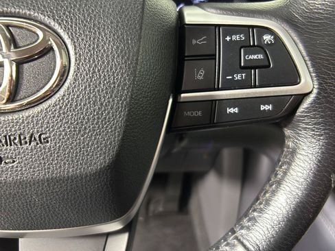 Used 2021 Toyota Sienna XLE FWD image 33