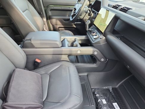 New 2026 Land Rover Defender 130 X-Dynamic SE AWD/4WD image 3