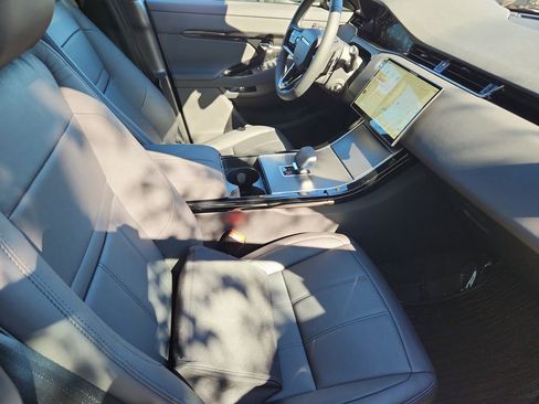 Used 2026 Land Rover Range Rover Evoque S image 3