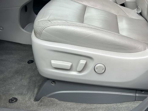 Used 2018 Toyota Sienna XLE image 17