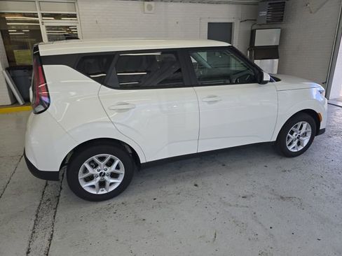 Certified 2025 Kia Soul LX image 6