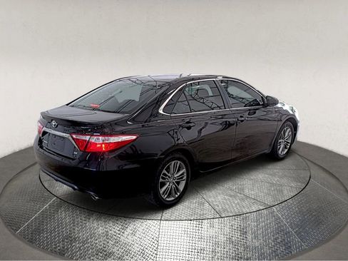 Used 2016 Toyota Camry SE FWD image 2