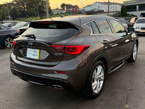 Used 2017 INFINITI QX30 FWD image 10