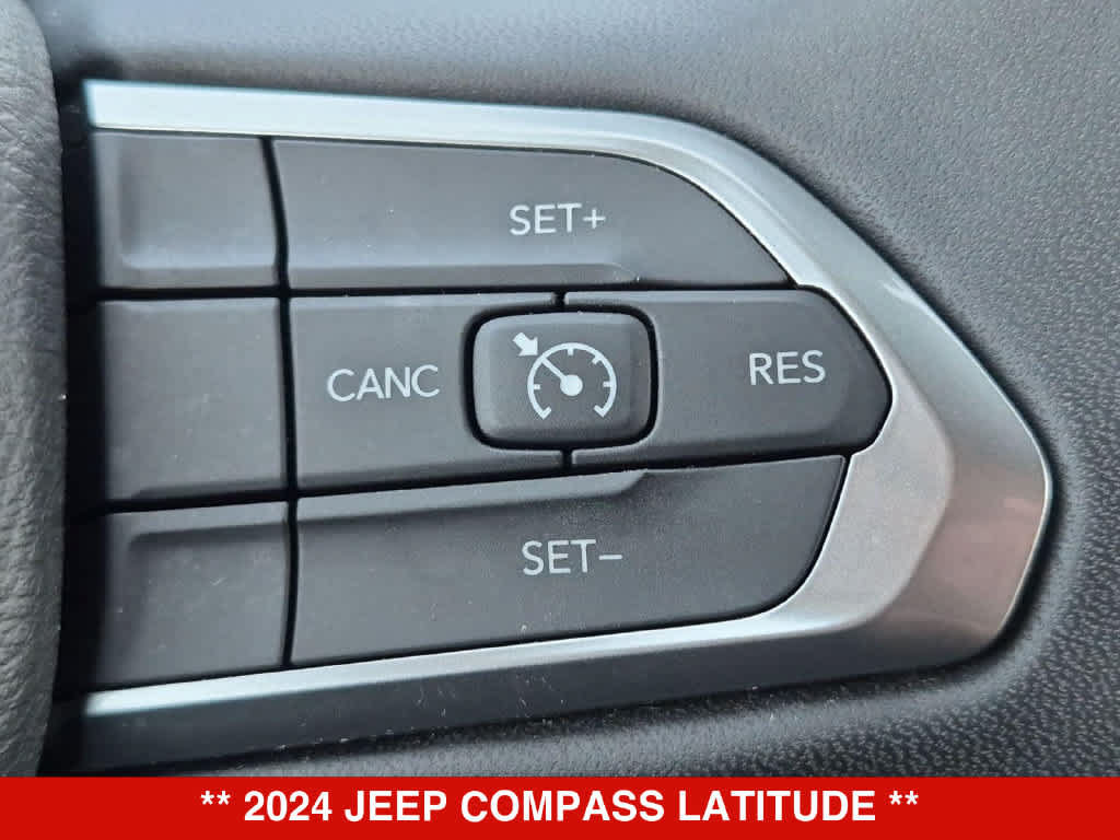 Used 2024 Jeep Compass Latitude AWD/4WD image 24