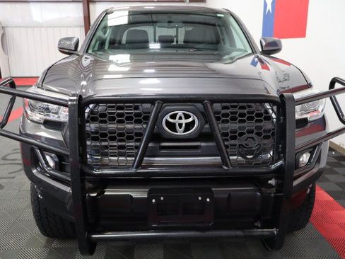 Used 2017 Toyota Tacoma SR5 w/ Tow Package RWD image 17