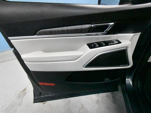 Used 2023 Kia Telluride EX w/ EX Captain's Chair Package image 4