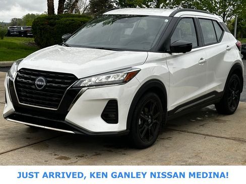 Used 2023 Nissan Kicks SR w/ SR Premium Package FWD image 7