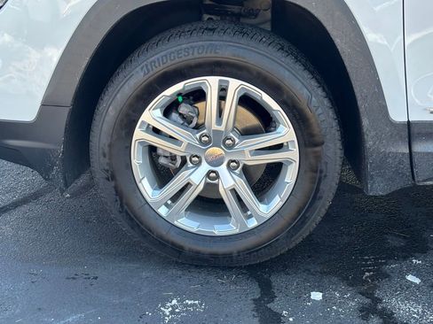 Used 2022 GMC Terrain SLE w/ Driver Convenience Package image 9