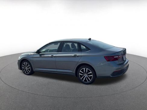 Used 2025 Volkswagen Jetta SE image 10