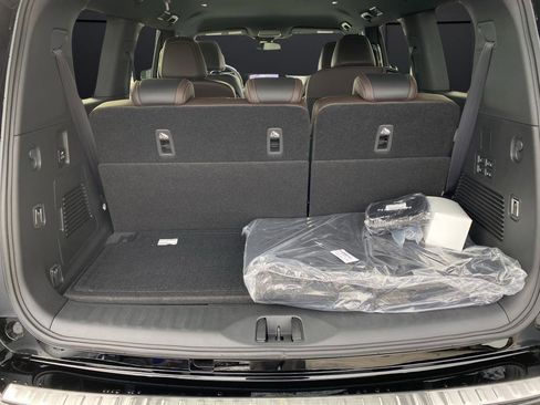 New 2025 Nissan Armada SL w/ Captain's Chari Seat Package AWD/4WD image 14
