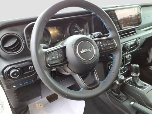 Used 2024 Jeep Wrangler Unlimited Rubicon 4xe image 12