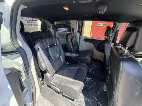 Used 2019 Dodge Grand Caravan SXT FWD image 31