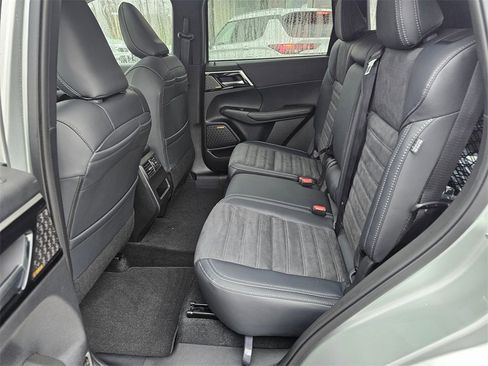 New 2026 Mitsubishi Outlander SE image 12