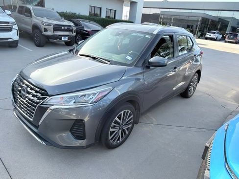 Used 2023 Nissan Kicks SV FWD image 1