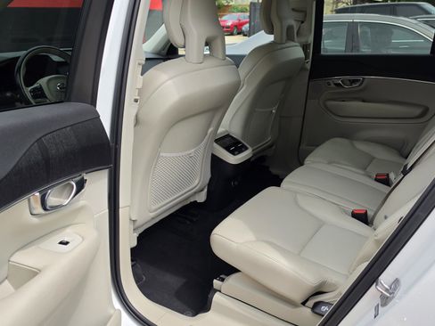 Used 2020 Volvo XC90 T6 Momentum AWD/4WD image 21