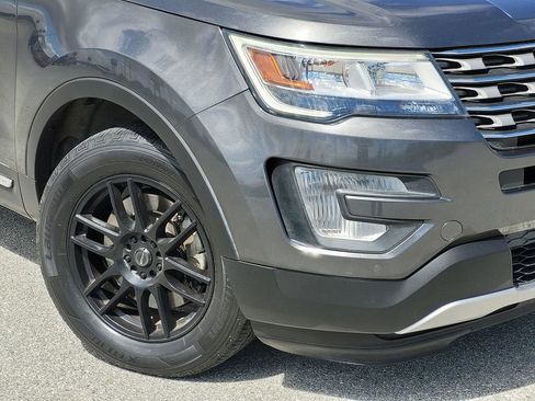 Used 2017 Ford Explorer XLT w/ Equipment Group 202A AWD/4WD image 3