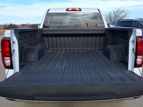 Used 2024 GMC Sierra 1500 Pro w/ Convenience Package image 9