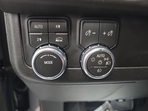 Used 2026 GMC Yukon Denali w/ Sun & Power Step Package image 37