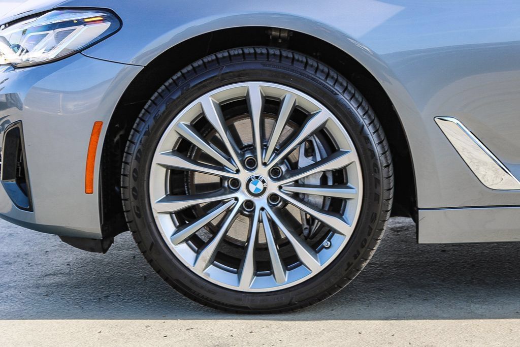 Used 2023 BMW 540i xDrive w/ Premium Package AWD/4WD image 11