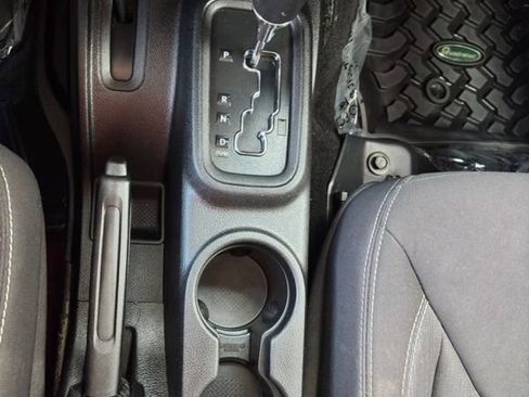 Used 2013 Jeep Wrangler Unlimited Sahara w/ Dual Top Group AWD/4WD image 40