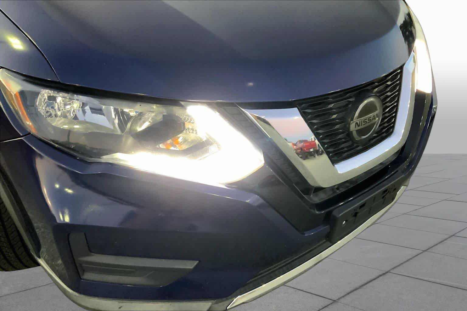 Used 2018 Nissan Rogue SV FWD image 28
