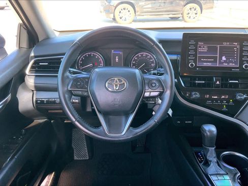 Used 2023 Toyota Camry SE image 5