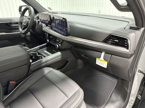 New 2026 Chevrolet Suburban Premier w/ Sun And Tow Package AWD/4WD image 30