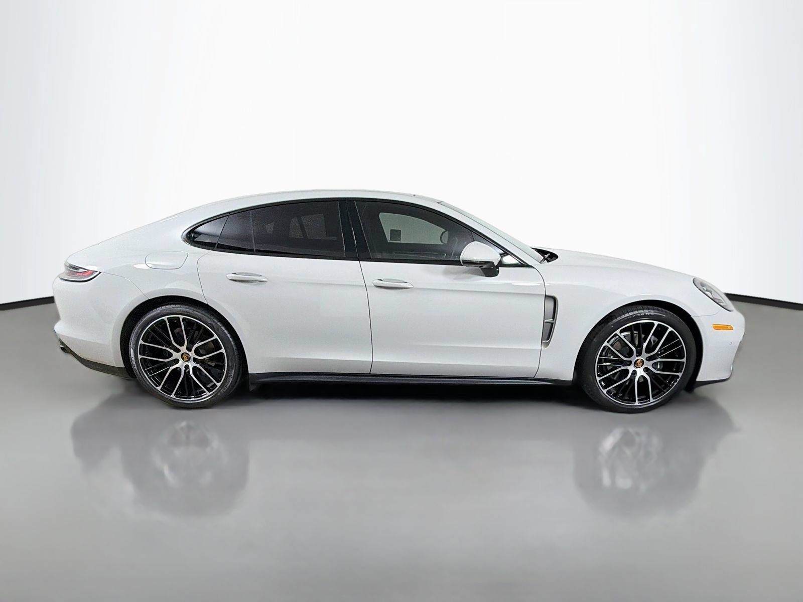 Used 2023 Porsche Panamera Platinum Edition RWD image 6