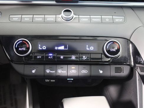 Used 2025 Hyundai Elantra SEL FWD image 13