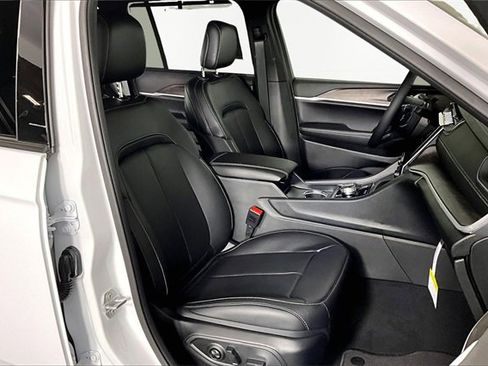 New 2025 Jeep Grand Cherokee Limited w/ Black Appearance Package image 11