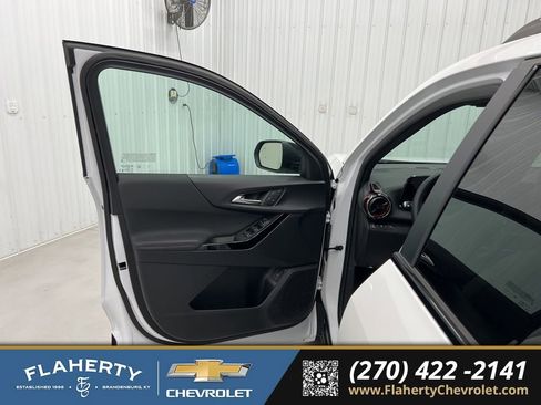 Used 2025 Chevrolet Equinox RS w/ Safety and Technology Package image 8