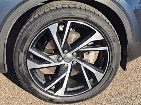 Used 2022 Volvo XC40 T5 R-Design w/ Climate Package image 33