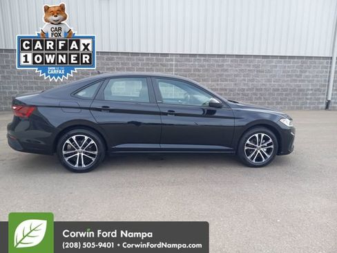 Used 2025 Volkswagen Jetta Sport FWD image 2